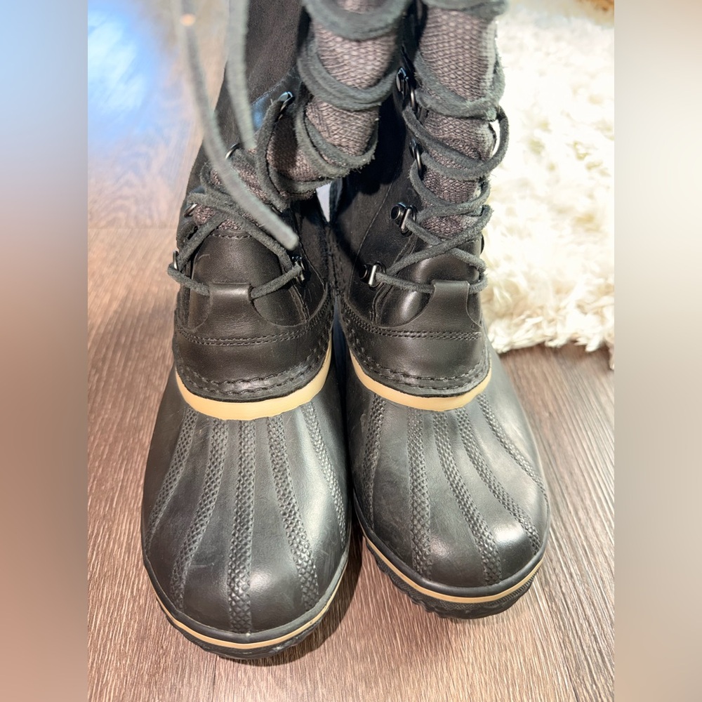 Women's Sorel Conquest Carly 2, Black and Tan Winter Boots - Picture 6 of 11